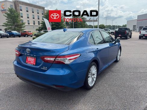 Used 2020 Toyota Camry XLE FWD image 5