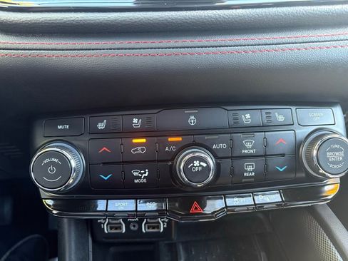 Used 2025 Dodge Durango R/T AWD/4WD image 16