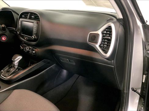 Used 2025 Kia Soul LX image 16