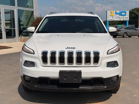 Used 2018 Jeep Cherokee Latitude w/ Safety Group AWD/4WD image 6