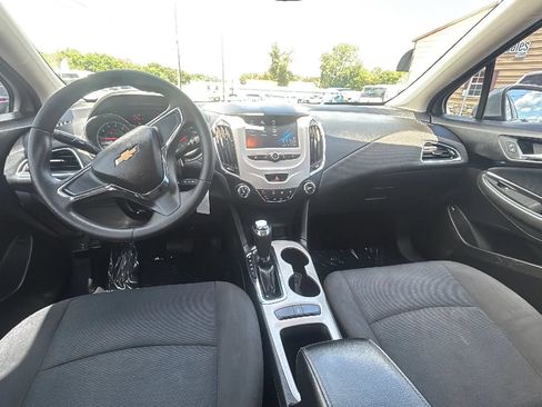 Used 2018 Chevrolet Cruze LS FWD image 2