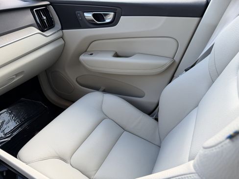 Certified 2023 Volvo XC60 B5 Plus w/ Protection Package Premier image 17