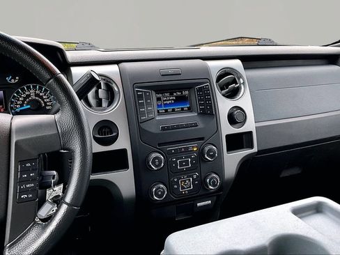 Used 2014 Ford F150 XLT w/ XLT Chrome Package RWD image 6