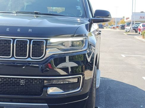 Used 2024 Jeep Wagoneer L Series III w/ Flexible Seating Group image 32