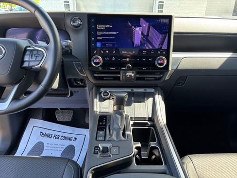 Used 2025 Lexus GX 550 w/ Accessory Package (2T) AWD/4WD image 12