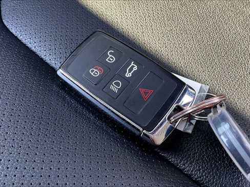 Used 2024 Land Rover Defender 110 X-Dynamic SE image 13