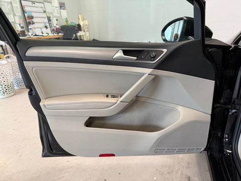 Used 2016 Volkswagen Golf SE FWD image 14