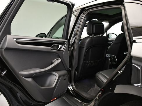 Certified 2026 Porsche Macan AWD/4WD image 45