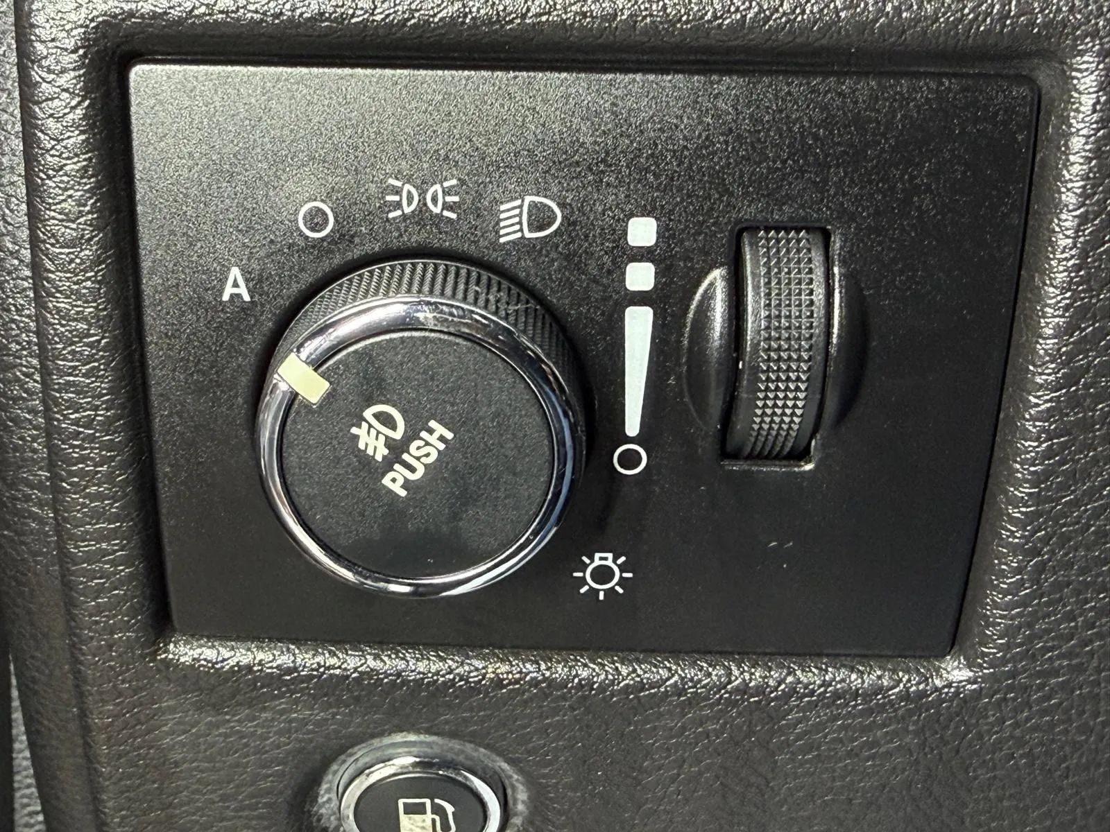 Used 2014 Jeep Grand Cherokee Limited RWD image 30