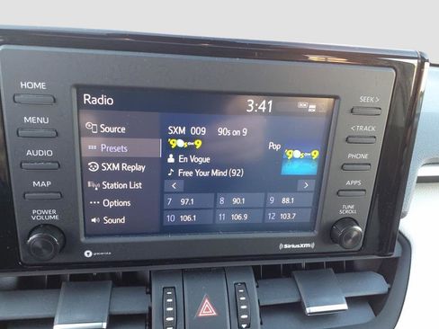 Used 2022 Toyota RAV4 XLE Premium image 18