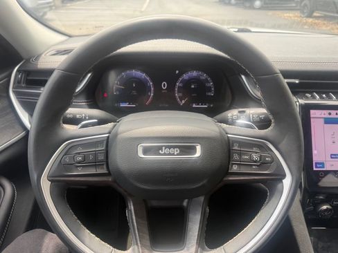 Used 2023 Jeep Grand Cherokee L Limited AWD/4WD image 17