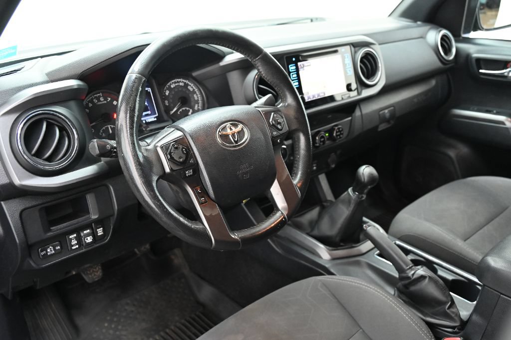 Used 2017 Toyota Tacoma TRD Off-Road w/ Tow Package AWD/4WD image 20