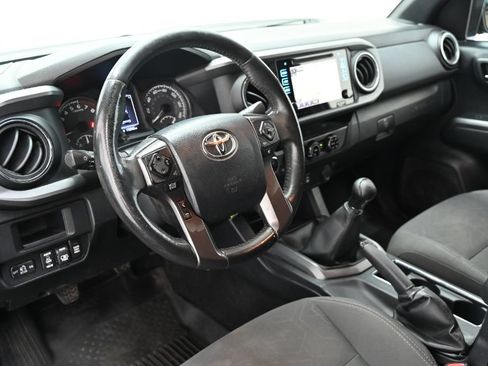 Used 2017 Toyota Tacoma TRD Off-Road w/ Tow Package AWD/4WD image 20