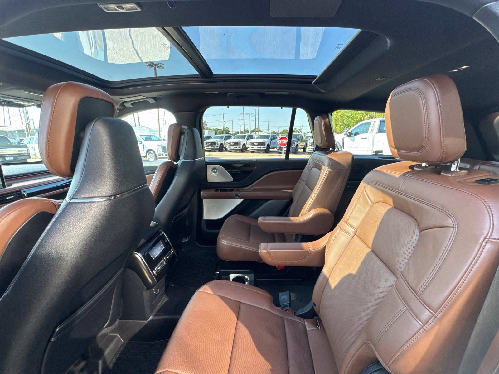 Used 2022 Lincoln Aviator Reserve w/ Equipment Group 201A AWD/4WD image 17
