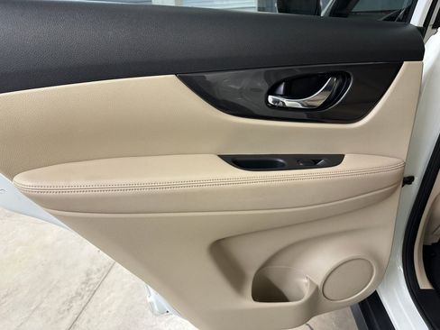 Used 2020 Nissan Rogue SV AWD/4WD image 16