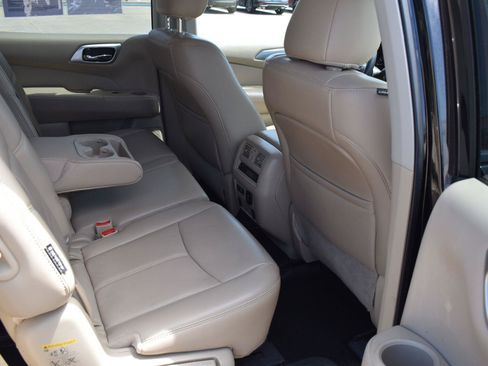 Used 2019 Nissan Pathfinder SL FWD image 17