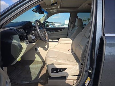 Used 2020 Cadillac Escalade Premium Luxury RWD image 4