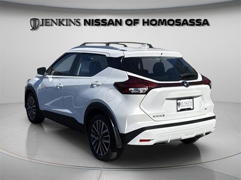 Certified 2021 Nissan Kicks SV image 10