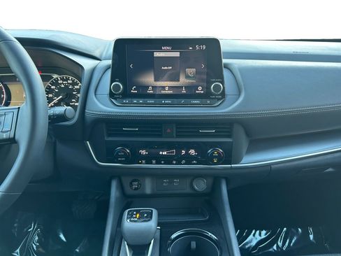 Used 2025 Nissan Rogue SV image 12