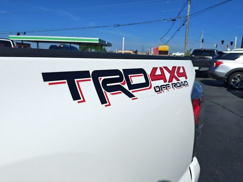 Used 2023 Toyota Tacoma TRD Off-Road w/ Technology Package AWD/4WD image 27