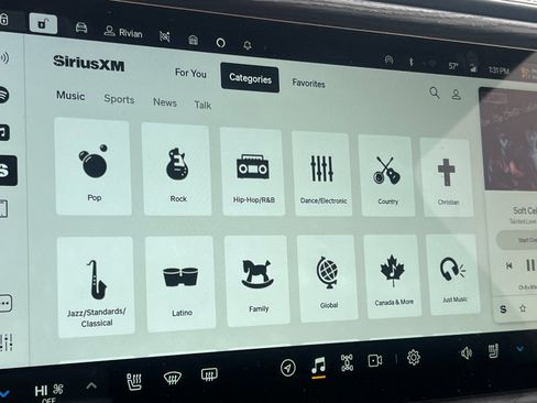 Used 2022 Rivian R1T Adventure image 17