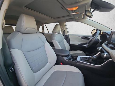 Used 2021 Toyota RAV4 XLE Premium FWD image 19