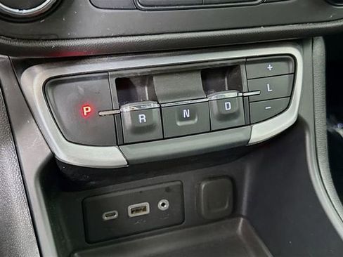 Used 2024 GMC Terrain SLE AWD/4WD image 17