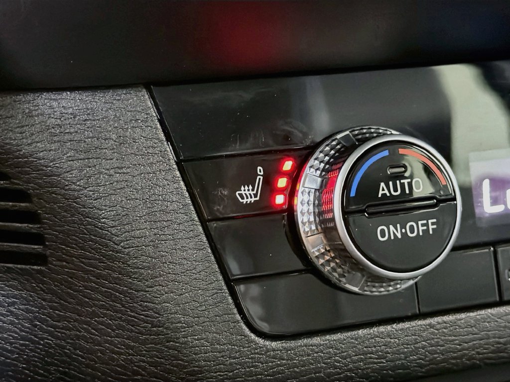 Used 2025 Mitsubishi Outlander SE AWD/4WD image 24
