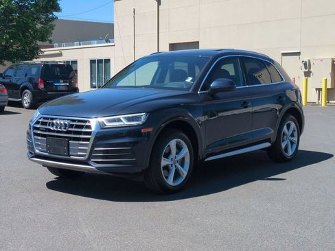Used 2020 Audi Q5 2.0T Premium Plus w/ Premium Plus Package AWD/4WD image 2