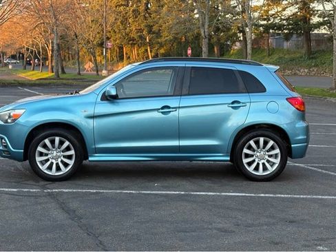 Used 2011 Mitsubishi Outlander Sport SE image 2