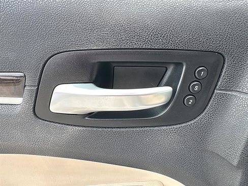 Used 2018 Chrysler 300 Limited RWD image 30