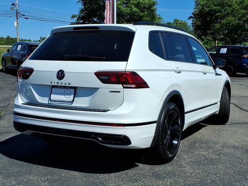 Used 2023 Volkswagen Tiguan SE R-Line AWD/4WD image 3
