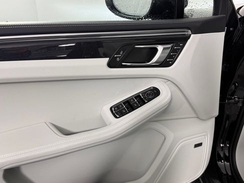 Used 2026 Porsche Macan S AWD/4WD image 27