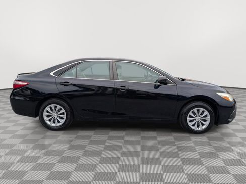 Used 2017 Toyota Camry LE FWD image 6