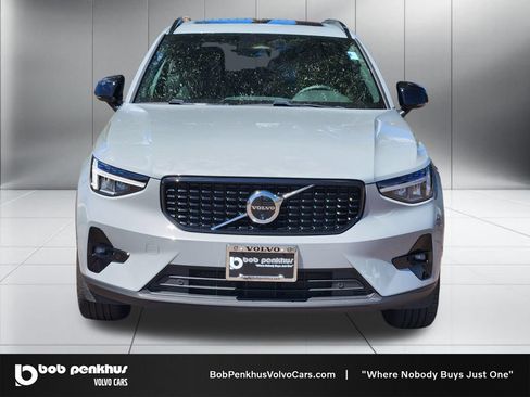 Used 2025 Volvo XC40 B5 Plus AWD/4WD image 22