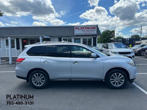 Used 2015 Nissan Pathfinder SV w/ Cargo Package AWD/4WD image 2