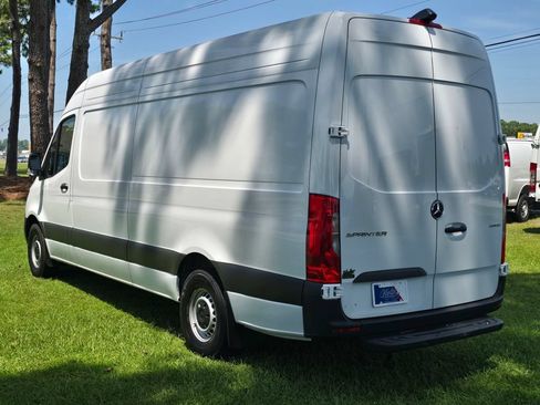 Used 2025 Mercedes-Benz Sprinter 2500 image 3