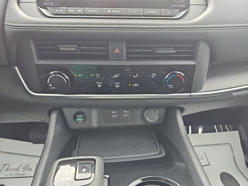 Used 2025 Nissan Rogue S image 26