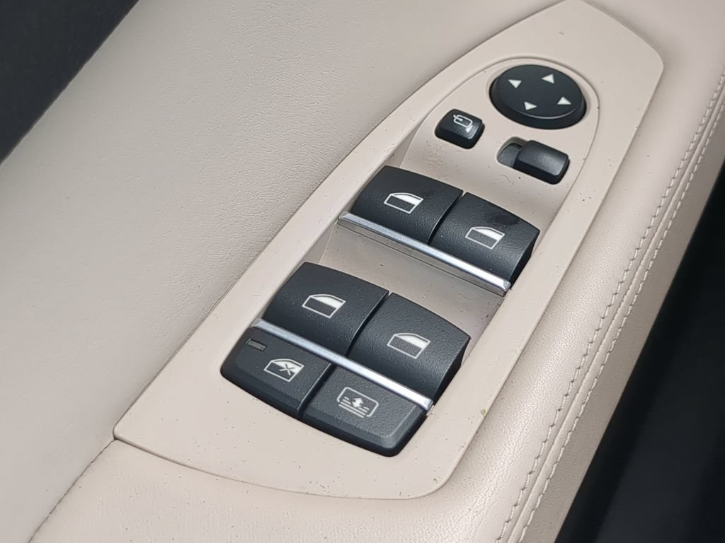 Used 2011 BMW 750Li RWD image 22