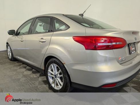 Used 2015 Ford Focus SE w/ SE Cold Weather Package FWD image 4
