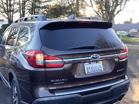 Used 2019 Subaru Ascent Premium image 3