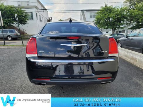Used 2018 Chrysler 300 Limited image 5