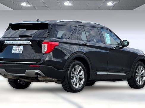 Used 2024 Ford Explorer Limited image 3