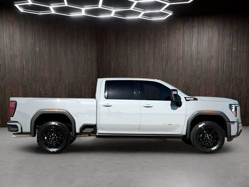 Used 2025 GMC Sierra 2500 AT4 w/ AT4 Premium Plus Package AWD/4WD image 8