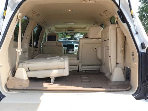 Used 2013 Lexus LX 570 4WD w/ Luxury Pkg image 18