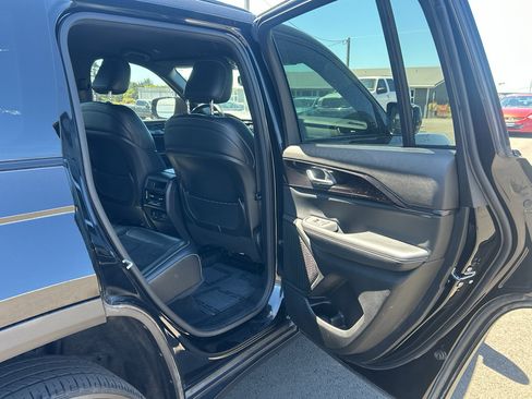 Used 2023 Jeep Grand Cherokee Altitude AWD/4WD image 33