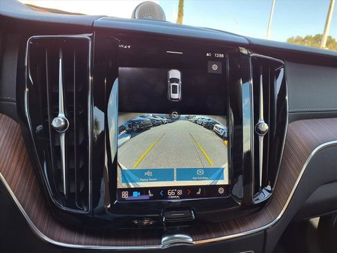 Certified 2023 Volvo XC60 B5 Ultimate w/ Protection Package Premier image 27