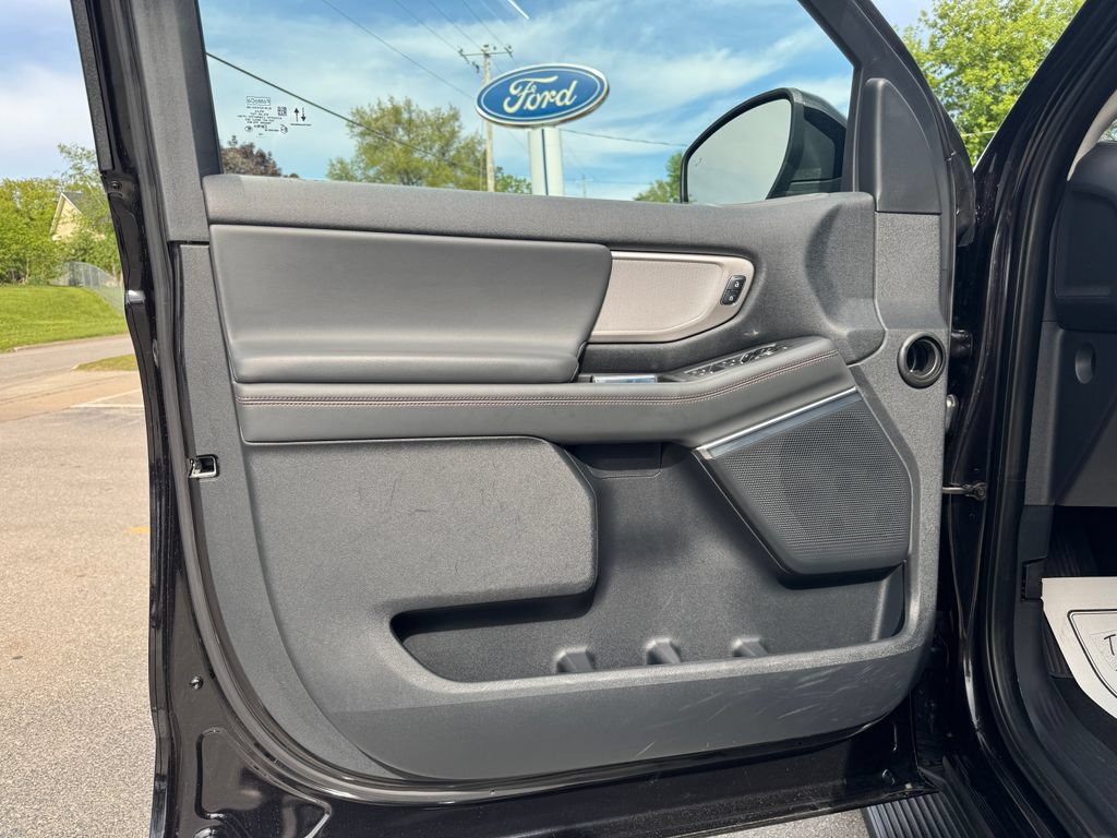 Used 2025 Ford Expedition Active AWD/4WD image 20