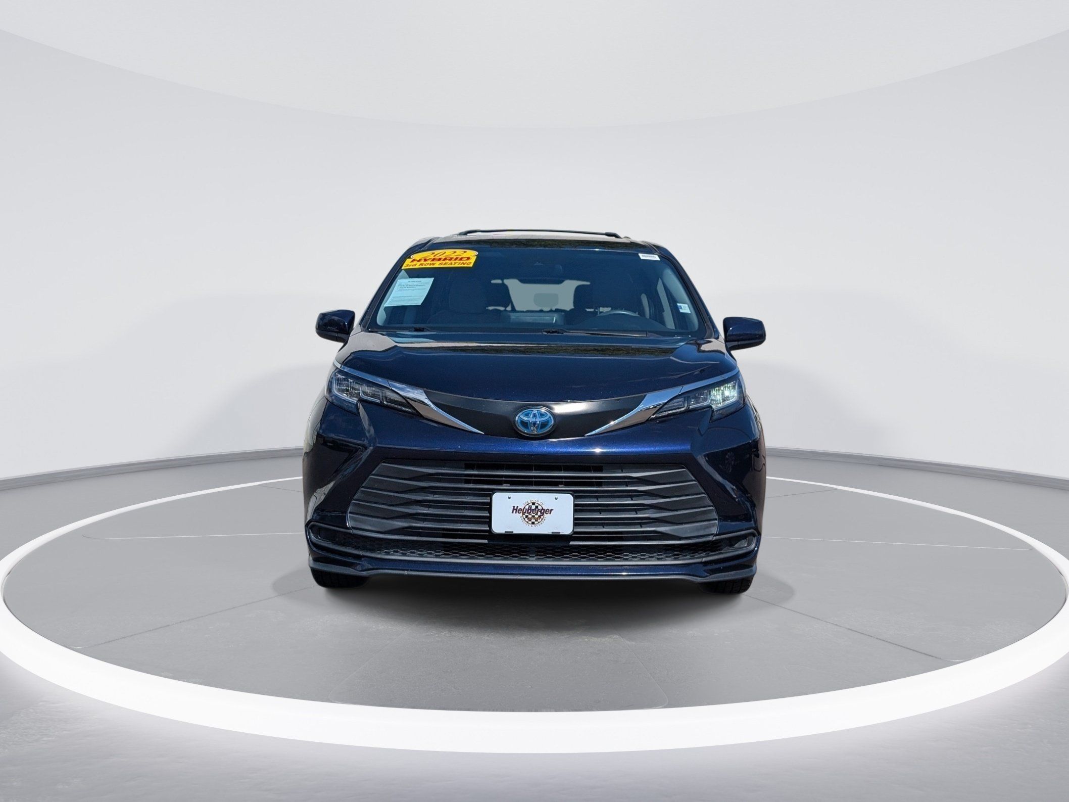 Used 2022 Toyota Sienna LE FWD image 2