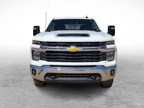 Used 2024 Chevrolet Silverado 2500 LT w/ Convenience Package image 3